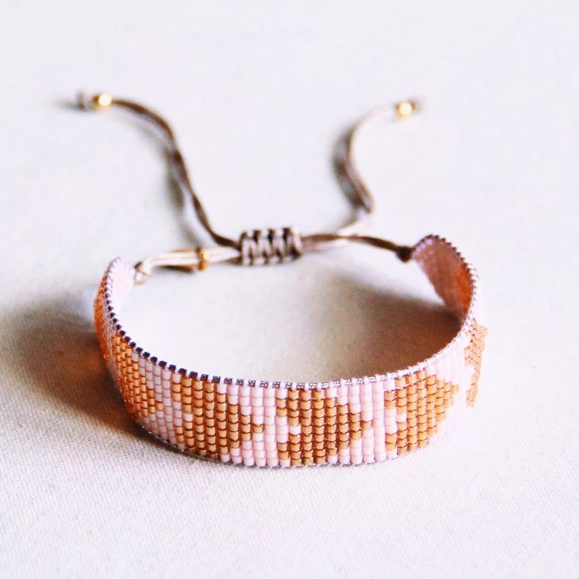 Bracelet tissé avec cœurs - nude / beige - Bazou