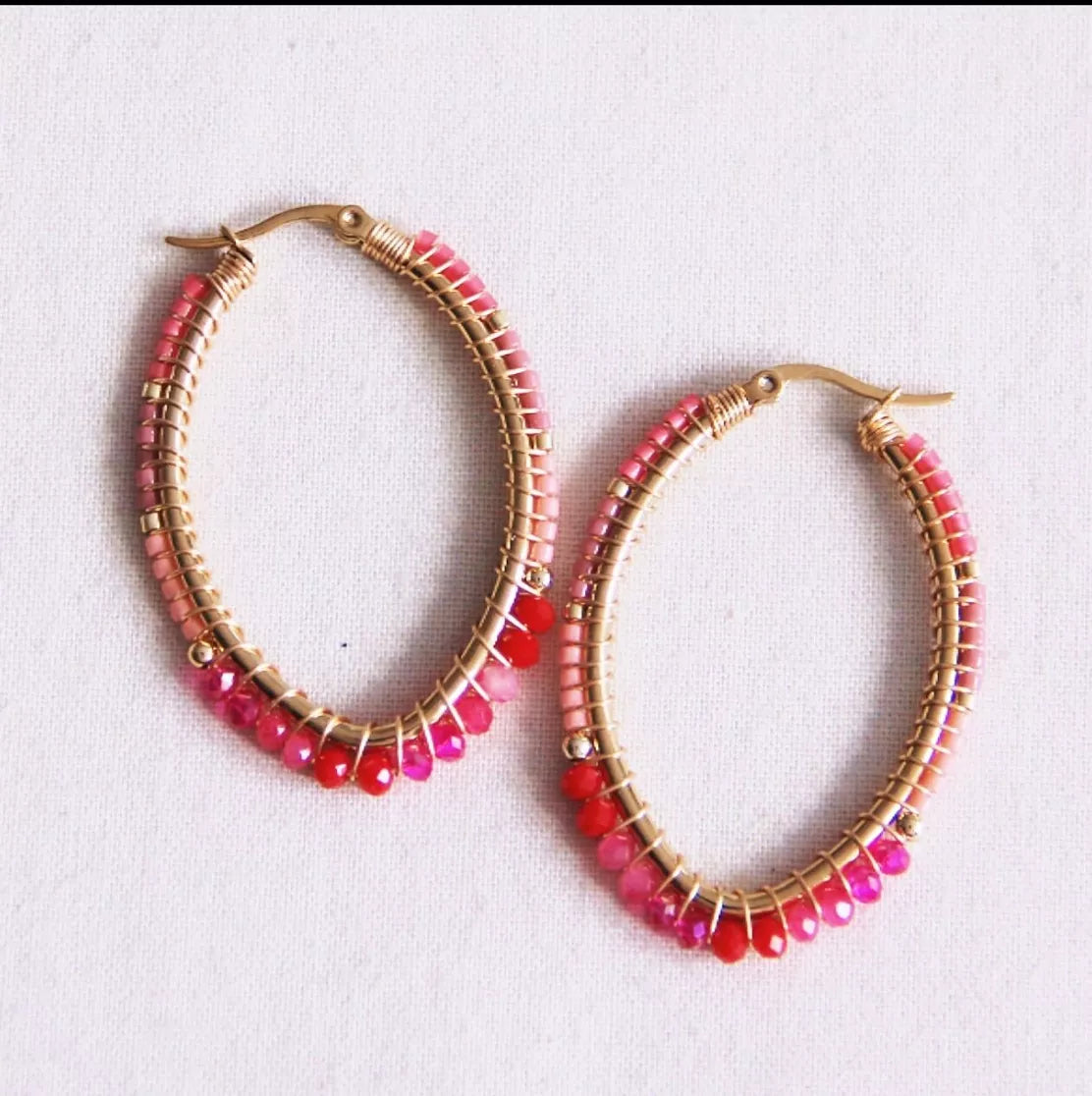 Boucles d'oreilles créoles ovales à facettes et miyukis - rouge/rose - Bazou