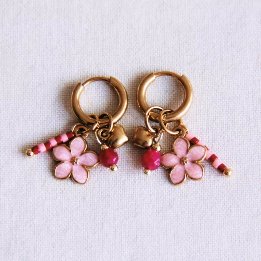 Boucles d'oreilles créoles en acier inoxydable avec fleur rose, mini cœur et pierres - Bazou