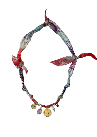 Collier Rouge Bleu Cosmic Vibes médaille trèfle - Badhnati