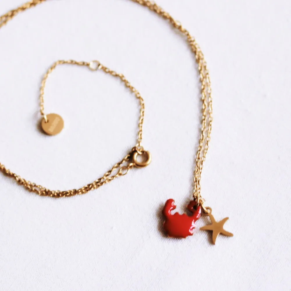 Collier délicat orné de petits crabes - rouge/or - Bazou