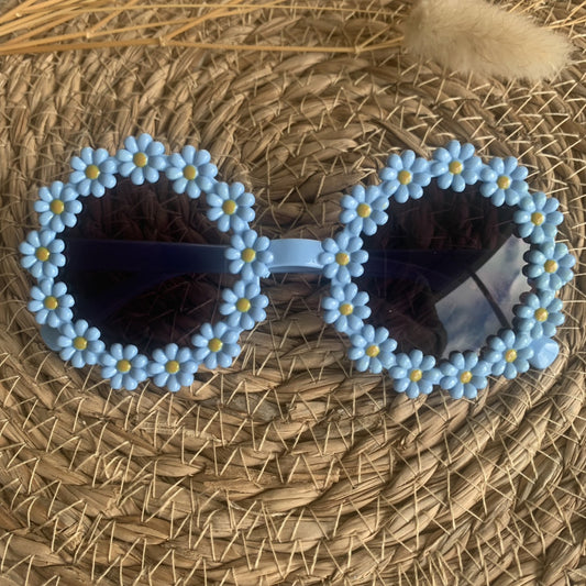 Lunettes de soleil enfant en forme de marguerites de couleur bleues - J'adore Maman