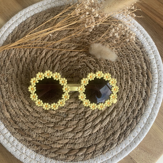 Lunettes de soleil pour enfant en forme de marguerites jaunes - J'adore Maman
