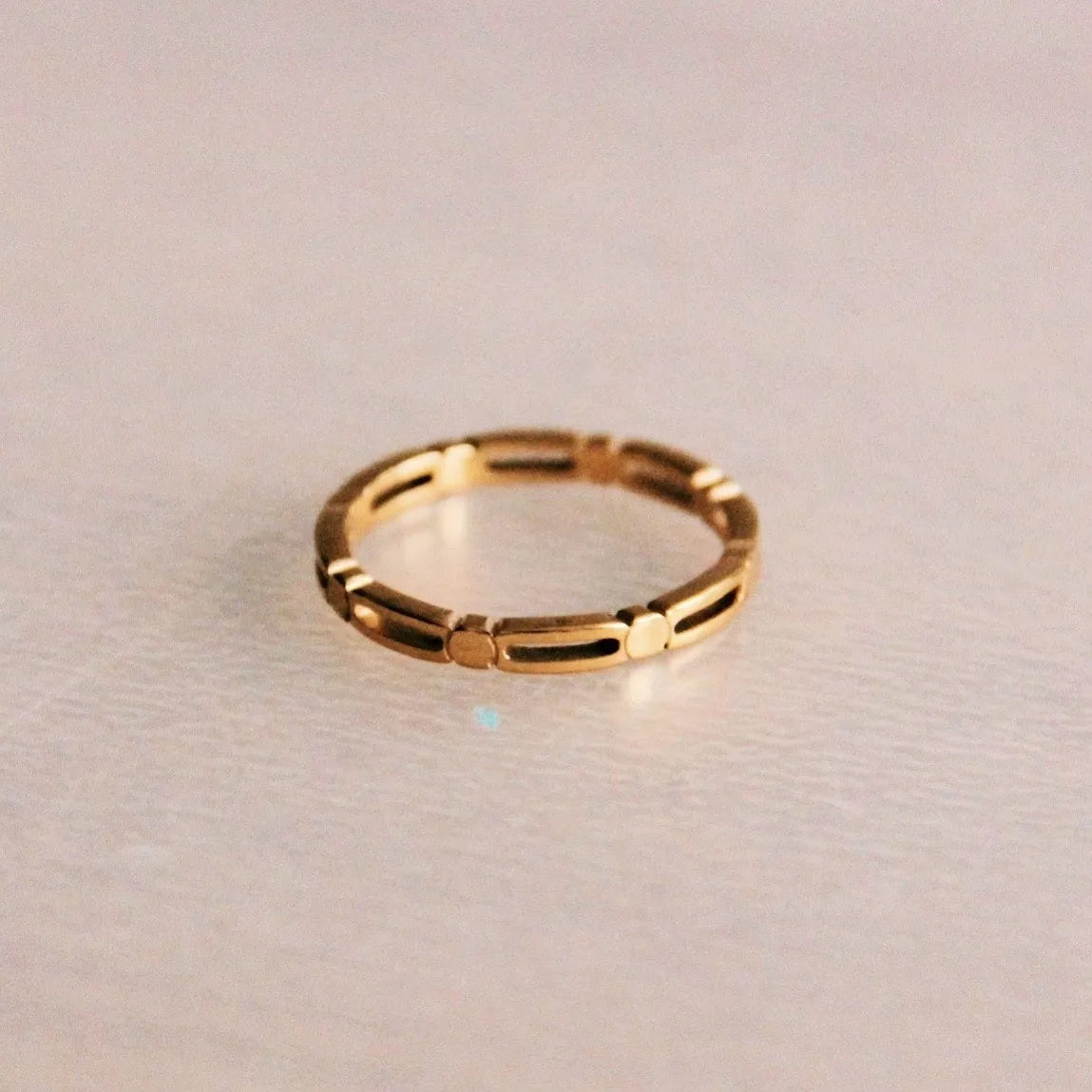 Bague minimaliste en acier inoxydable avec des cubes - Bazou