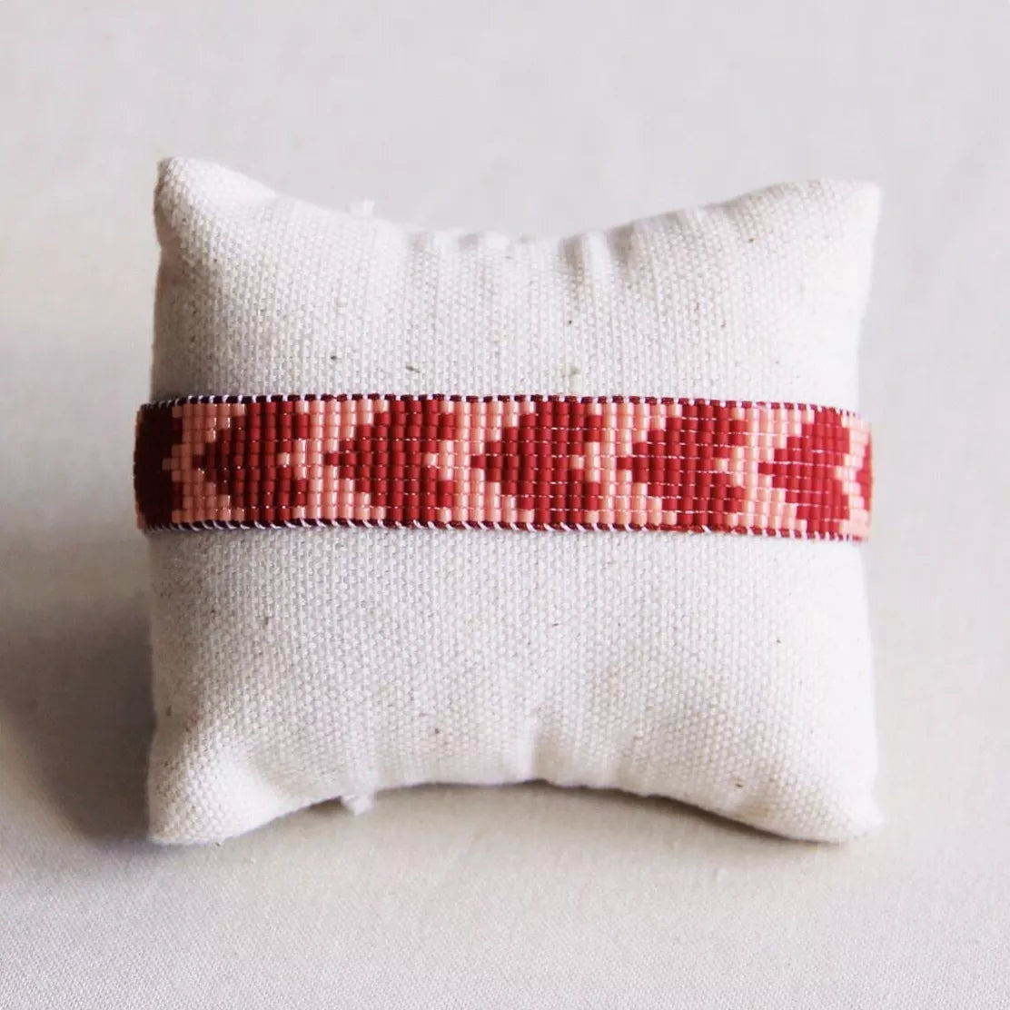 Bracelet tissé avec cœurs - bordeau / saumon - Bazou