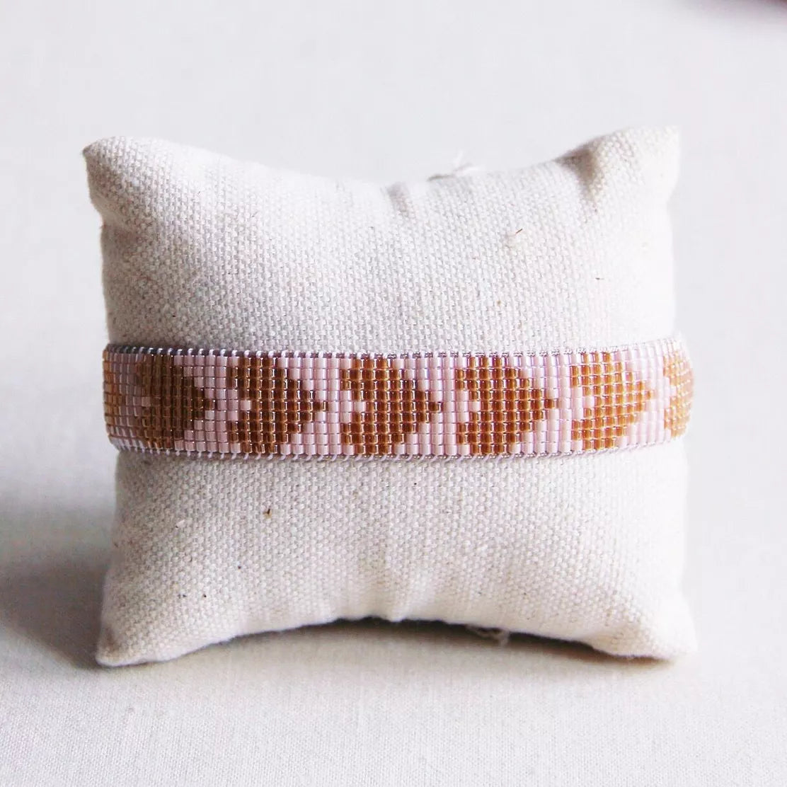 Bracelet tissé avec cœurs - nude / beige - Bazou