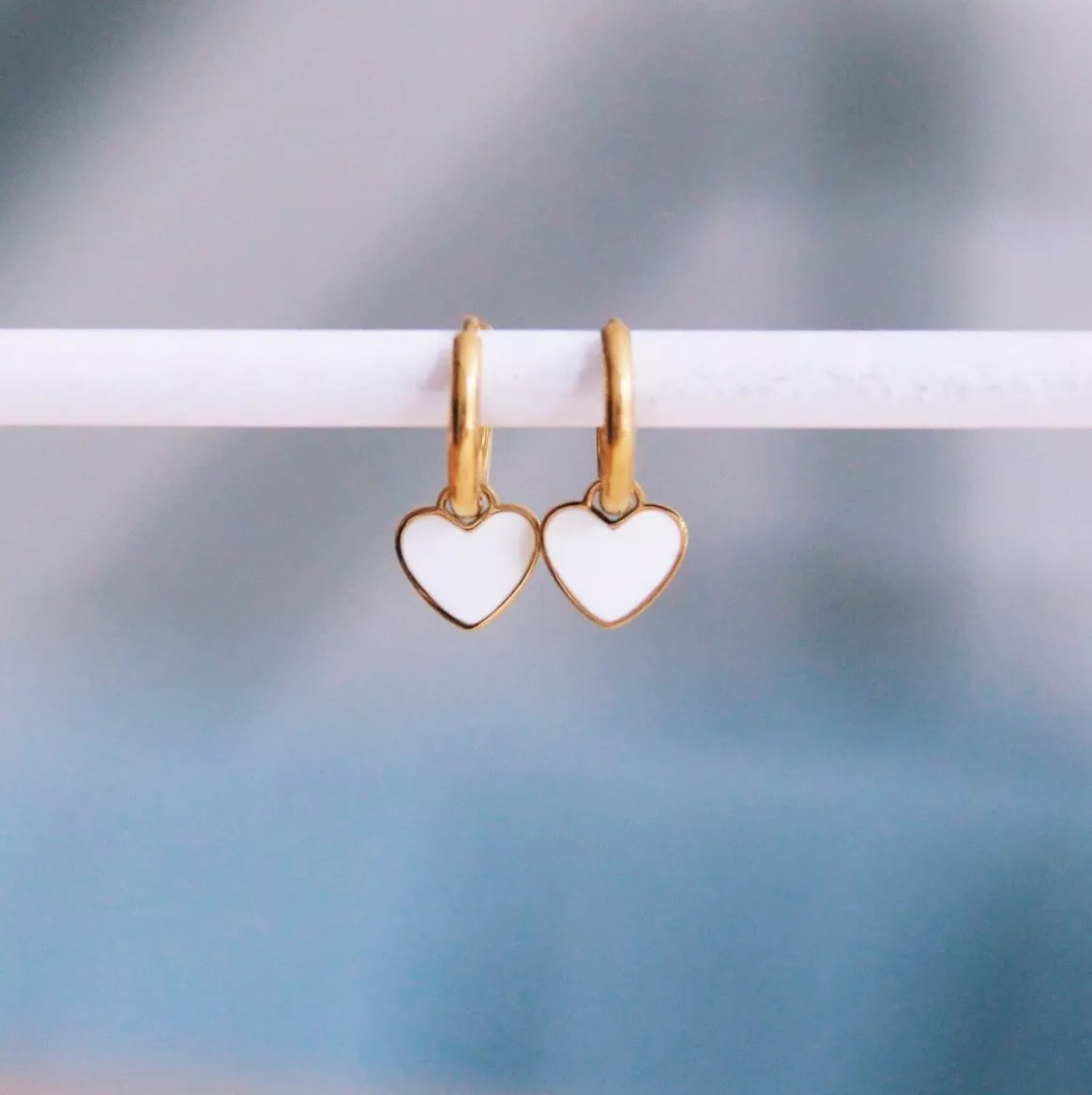 Boucles d'oreilles créoles en acier inoxydable avec mini coeur - Bazou