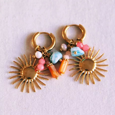 Boucles d'oreilles créoles en acier inoxydable ornées d'un soleil et de pierres colorées - Bazou