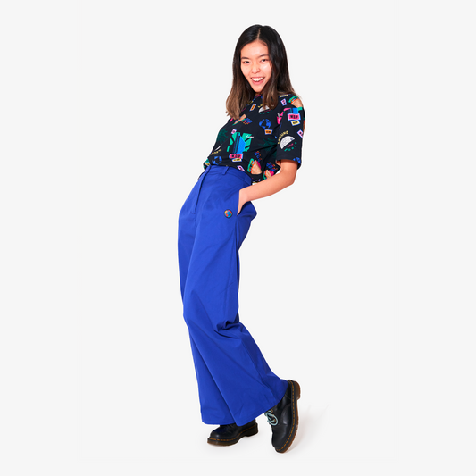 Pantalon bleu iconique "Badge planète" en coton bio pour adultes