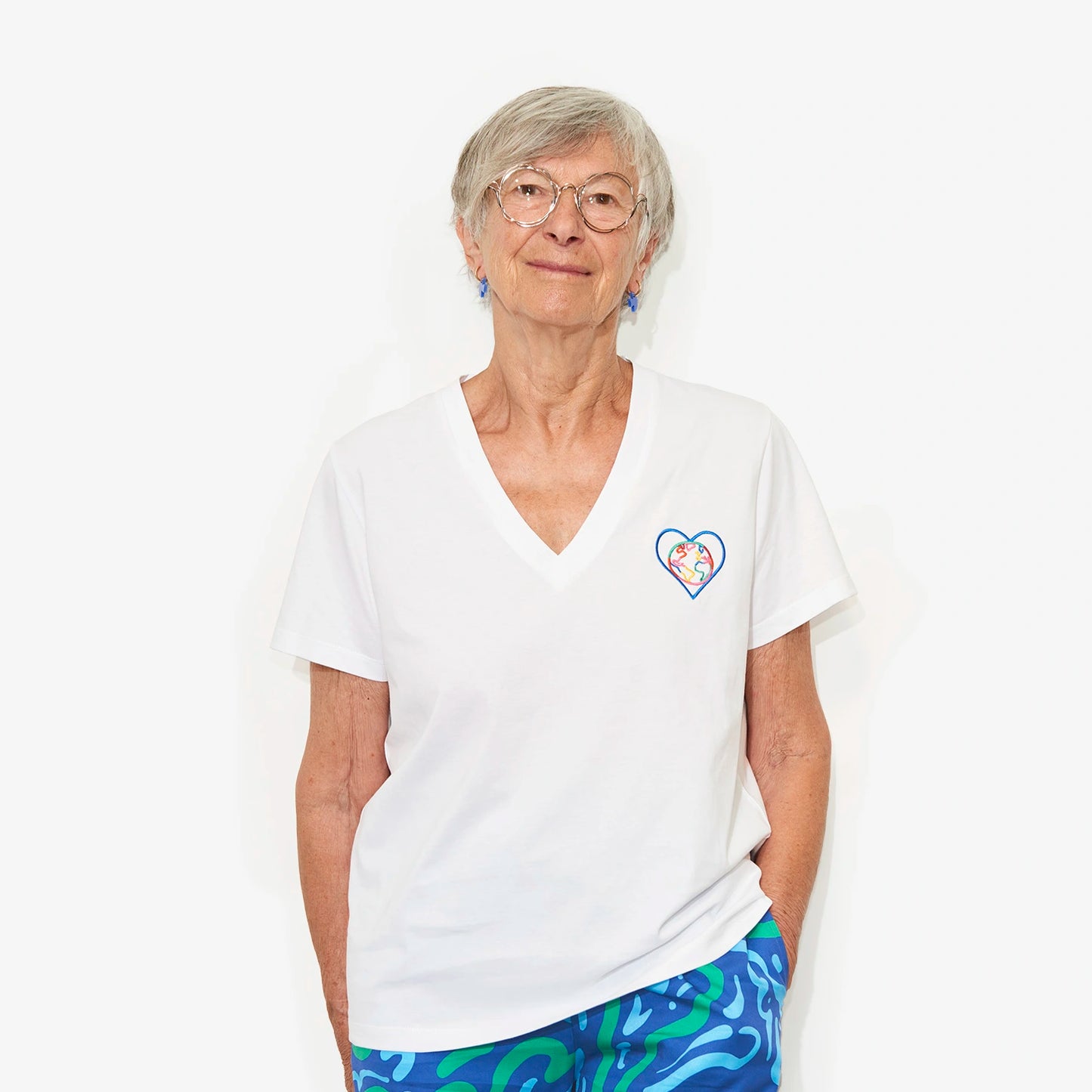 T-shirt blanc col en V "World Lover" pour adultes