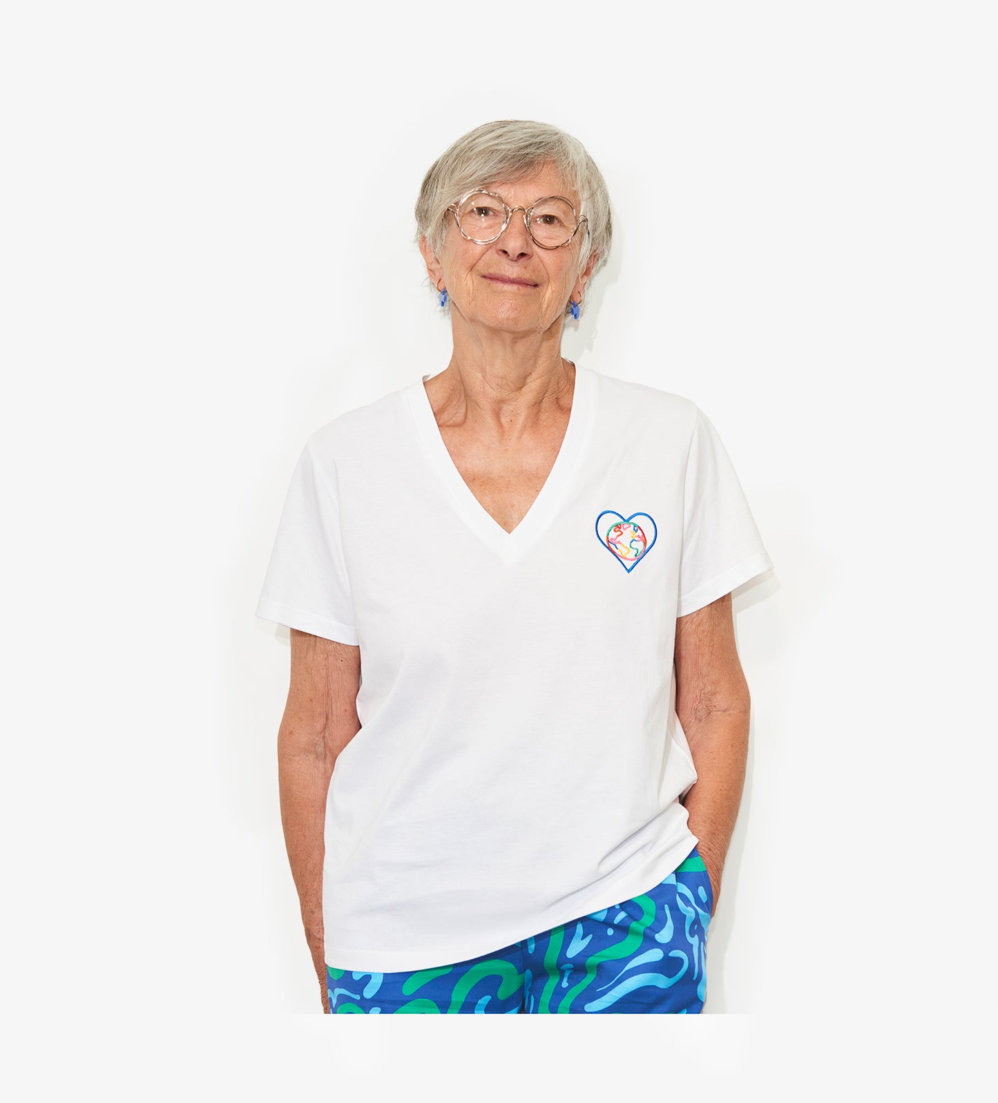 T-shirt blanc col en V "World Lover" pour adultes