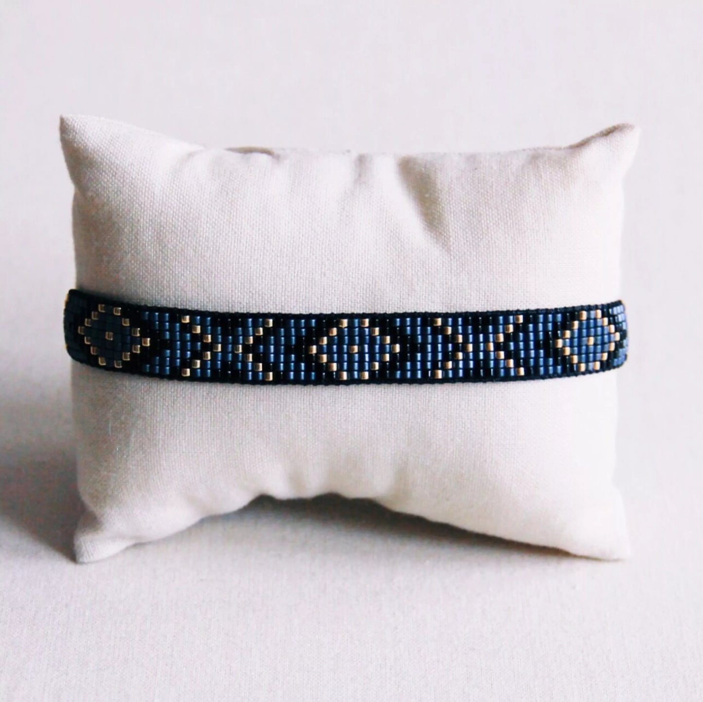 Bracelet tissé motif zigzag - noir/bleu/or - Bazou
